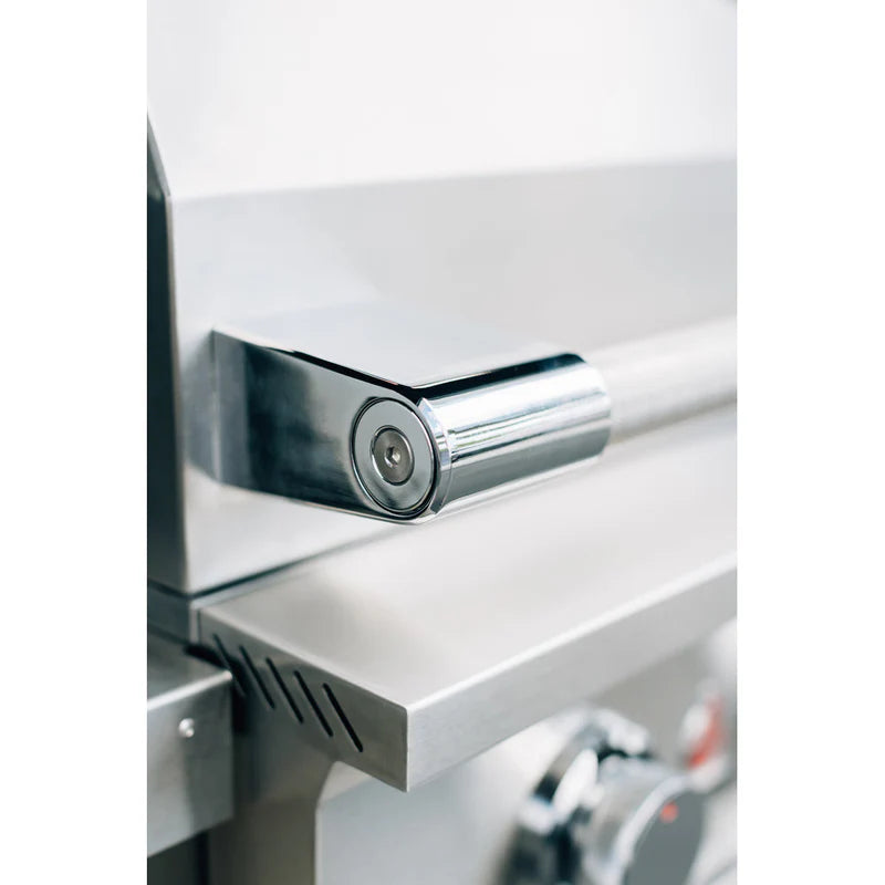 Knurled heat-resistant handle on the TrueFlame TFE Series 32-Inch 4 Burner Built-In Grill
