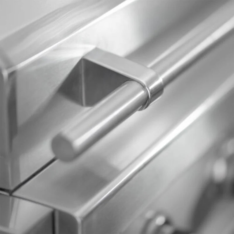Close-up of the Gran Fuego stainless steel CoolGrip™ handle on the Videl USA built-in gas grill